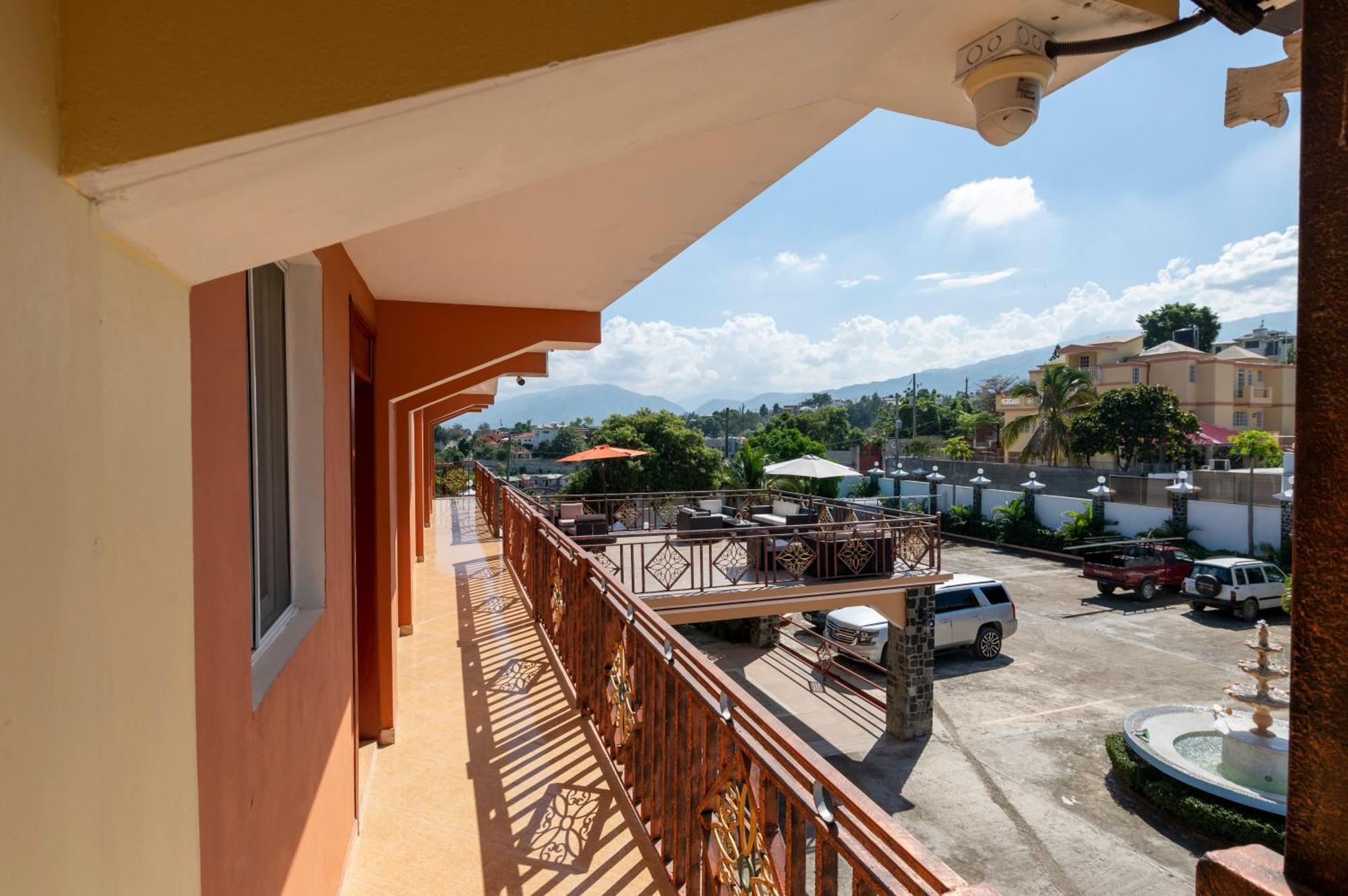Vivy Hill'S Hotel Puerto Príncipe Exterior foto